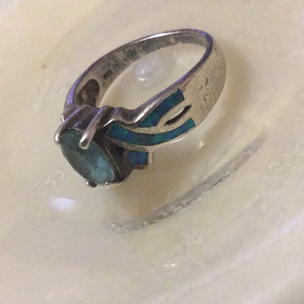 Good condition sterling silver aquamarine ring sz7